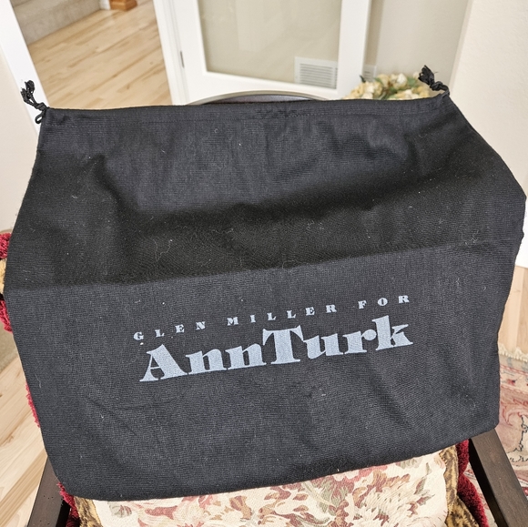 Leather tote with silver buckles - Picture 13 of 13